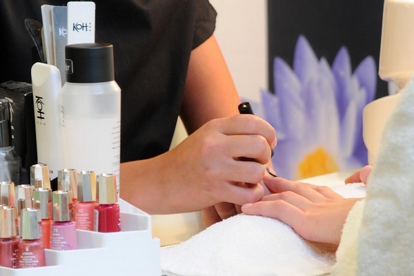 Nagels lakken met je hartsvriendinnen op je eigen kinderfeestje.