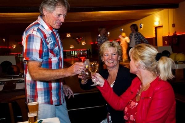 Met ons familiedag-arrangement heeft iedereen plezier en geniet u van ontspannen samen zijn. U maakt vrij gebruik van al onze faciliteiten en sluit af met een driegangendiner naar keuze.