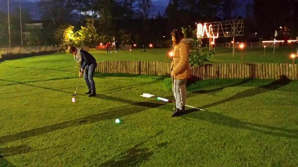 Golf in the Dark bij Aparthotel in Delden